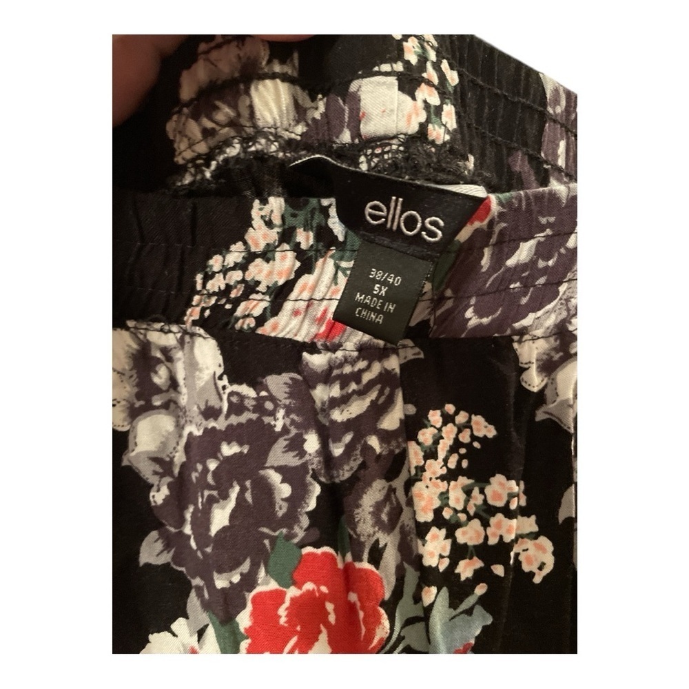Ellos Black and Red Floral Cropped Pants - Picture 3 of 3